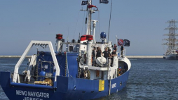 Statek badawczy Mewo Navigator wypłynął 20 bm. z portu w Gdyni na ekspedycję "Santi Odnaleźć Orła". Fot. PAP/D. Kulaszewicz