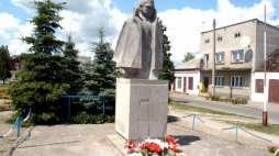 Pomnik Jana Piwnika "Ponurego" na rynku w Wąchocku. Fot. PAP/P. Polak 