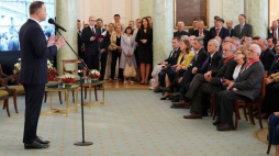 Prezydent Andrzej Duda (L) podczas uroczystości z okazji 35. rocznicy powstania Solidarności Walczącej w Pałacu Prezydenckim. Fot. PAP/K. Kalbarczyk 
