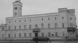  Neorenesansowy ratusz miejski zbudowany wg projektu Henryka Marconiego pod koniec XIX wieku. Radom, 1969-10. Fot. PAP/M. Iringh 