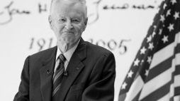 Prof. Zbigniew Brzeziński, szef Rady Bezpieczeństwa Narodowego w ekipie prezydenta USA Jimmy'ego Cartera. Fot. PAP/M. Kulczyński