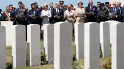 Uroczystości w 100. rocznicę bitwy pod Passchendaele na cmentarzu wojskowym Tyne Cot. Fot. PAP/EPA