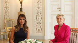  Pierwsza dama RP Agata Kornhauser-Duda (P) i pierwsza dama USA Melania Trump (L) podczas spotkania w Belwederze w Warszawie. Fot. PAP/R. Guz