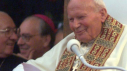 Papież Jan Paweł II podczas spotkania z wiernymi w Wadowicach.16.06.1999. Fot. PAP/R. Pietruszka