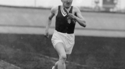 Janusz Kusociński, polski lekkoatleta, złoty medalista olimpijski z Los Angeles. Fot. NAC