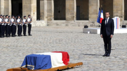 Prezydent Emmanuel Macron podczas ceremonii pogrzebowej Simone Veil. Fot. PAP/EPA