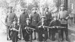 I powstanie śląskie: grupa powstańców. 1919 r. Fot. NAC
