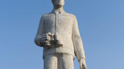 Pomnik Zygmunta Berlinga w Warszawie. Fot. PAP/G. Jakubowski