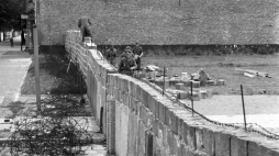 Budowa muru berlińskiego. 06.10.1961. Fot. PAP/EPA