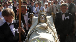 Uroczysta procesja pogrzebowa Matki Bożej podczas odpustu Wniebowzięcia Najświętszej Marii Panny. Fot. PAP/J. Bednarczyk