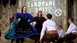 Pokazy zespołów góralskich podczas tegorocznego Międzynarodowego Festiwalu Folkloru Ziem Górskich w Zakopanem. Fot. PAP/G. Momot