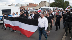 Marsz neonazistów w 30. rocznicę śmierci Rudolfa Hessa w berlińskiej dzielnicy Spandau. Fot. PAP/EPA