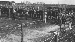 Obóz dla internowanych legionistów w Szczypiornie. Fot. NAC