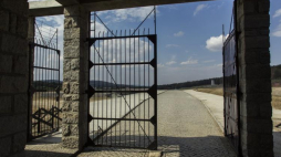 Teren dawnego niemieckiego obozu koncentracyjnego Gross-Rosen, którego więźniowie byli wykorzystywani przy wydobywaniu granitu. Rogoźnica, 2015 r. Fot. PAP/A. Koźmiński
