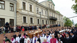 Uroczystości pogrzebowe biskupa Kazimierza Ryczana przy Bazylice Katedralnej w Kielcach. Fot. PAP/P. Polak 