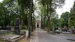Stary Cmentarz pw. ś. Józefa w Łodzi. Fot. PAP/G. Michałowski 