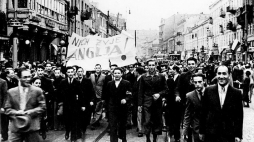 Manifestacja w Warszawie po ogłoszeniu wypowiedzenia wojny przez W. Brytanie i Francje 3 wtrześnia 1939 r.