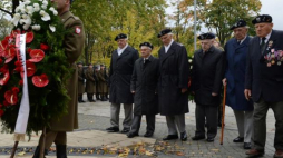 Uroczystości przed pomnikiem 1. Polskiej Dywizji Pancernej na warszawskim Żoliborzu. Fot. PAP/J. Turczyk