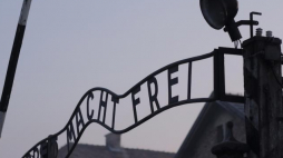 Brama byłego obozu Auschwitz I. Fot. PAP/A. Grygiel