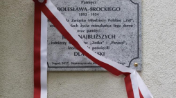 Tablicę upamietniającą Bolesława Serockiego i żołnierzy batalionów "Zośka" i "Parasol" odsłonięto w Sopocie. Fot. PAP/A. Warżawa 