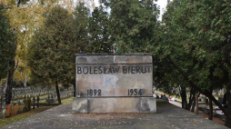 Grób Bolesława Bieruta na Cmentarzu Wojskowym na warszawskich Powązkach. Fot. PAP/R. Pietruszka