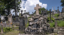 Cmentarz na Wileńskiej Rossie, jedna z najbardziej znanych polskich nekropolii narodowych. Fot. PAP/J. Ochoński