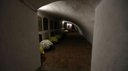 Siedemnastowieczna krypta w podziemiach Kaplicy Matki Bożej. Fot. PAP/W. Deska