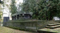 Grób Juliana Marchlewskiego na Cmentarzu Wojskowym na warszawskich Powązkach. Fot. PAP/R. Pietruszka