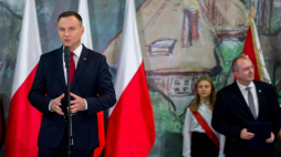 Prezydent Andrzej Duda przemawia podczas spotkania z mieszkańcami Krapkowic. Fot. PAP/A. Grygiel