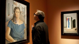 Obraz Salvadora Dalego "Postać z profilu" (L) w muzeum artysty w Figueras. Fot. PAP/EPA