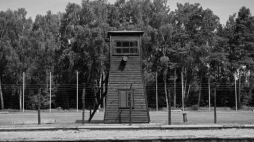 Wieża strażnicza na terenie byłego niemieckiego obozu koncentracyjnego KL Stutthof. Fot. PAP/A. Warżawa