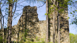 Ruiny średniowiecznego zamku na Lanckorońskiej Górze. Fot. PAP/J. Ochoński