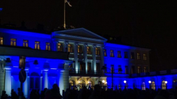 Iluminacja Pałacu Prezydenckiego w Helsinkach z okazji 100-lecia niepodległości Finlandii. Fot. PAP/EPA