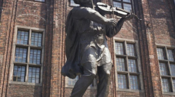  Pomnik flisaka w Toruniu - fontanna zwieńczona statuetką, projektu Georga Wolfa. Fot. PAP/W. Kryński
