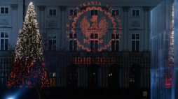 Na Pałacu Prezydenckim iluminacje z okazji obchodów 100. rocznicy odzyskania niepodległości. Fot. PAP/J. Turczyk