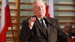 Były prezydent Lech Wałęsa odebrał tytuł honorowego obywatela gminy Brudzeń Duży. 2013 r. Fot. PAP/M. Bednarski