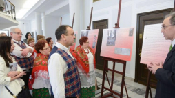 Wystawa "Czerwonym Tramwajem do Przystanku Niepodległość". Fot. PAP/J. Kamiński