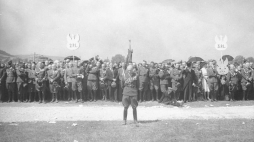 Zjazd legionistów w Krakowie - sektory 2 i 3 pułku piechoty Legionów podczas mszy na Błoniach. 08.1939. Fot. NAC