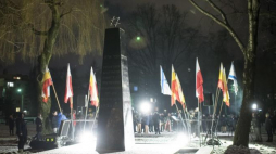 Uroczystości przed pomnikiem bohaterów getta w Białymstoku podczas obchodów 75. rocznicy powstania w getcie białostockim. Fot. PAP/M. Zieliński