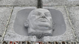 Fragment pomnika gen. Karola Świerczewskiego w Jabłonkach. Fot. PAP/D. Delmanowicz