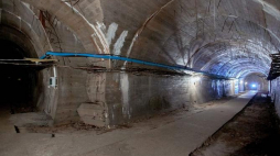 Podziemne tunele, które u schyłku II wojny światowej zostały wydrążone pod Zamkiem Książ. Fot. PAP/W. Kamiński