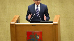Marszałek Sejmu RP Marek Kuchciński podczas wystąpienie w Seimasie w Wilnie. Fot. PAP/P. Supernak