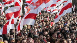 Tysiące ludzi na niezależnym "Święcie Niepodległości" w Mińsku. 25.03.2018. Fot. PAP/EPA