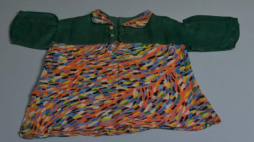 Dziecięca sukienka. Źródło: Muzeum Auschwitz