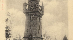 Pocztówka z Wieżą Kleista. Źródło: Wikimedia Commons
