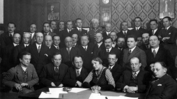 Konferencja prasowa z okazji 15-lecia istnienia Związku Autorów i Kompozytorów Scenicznych. 1933 r. Fot. NAC