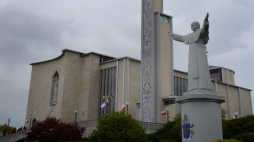 Narodowe Sanktuarium Matki Bożej Częstochowskiej, nazywane Amerykańską Częstochową, w Doylestown.. Fot. PAP/J. Turczyk