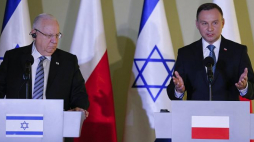 Prezydent Andrzej Duda (P) i prezydent Izraela Reuven Riwlin podczas oświadczenia dla mediów po spotkaniu w Centrum Dialogu i Modlitwy w Oświęcimiu. Fot. PAP/A. Grygiel