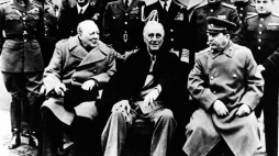 Konferencja w Jałcie, luty 1945. Od lewej: Winston Churchill, Franklin D. Roosevelt i Józef Stalin. Fot. PAP/CAF/Reprodukcja