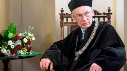 Prof. dr. hab. Michał Głowiński otrzymał tytuł doktora honoris causa Uniwersytetu Kazimierza Wielkiego w Bydgoszczy. Fot. PAP/T. Żmijewski